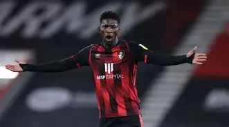 比利亚雷亚尔训练开放日，清晨防线松动引欢呼，全明星赛在即，轮换策略成焦点的简单介绍